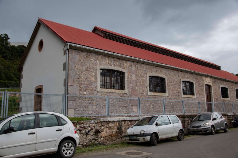Île Nou 19 July DSC_3888 Boulangerie small